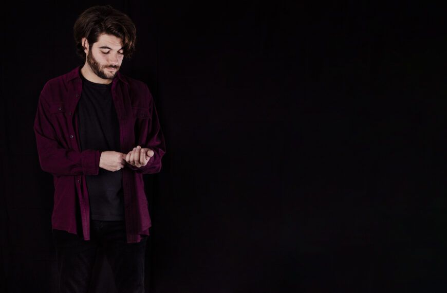 Francesco Pintus resta “Fuori fase” e fuori casa