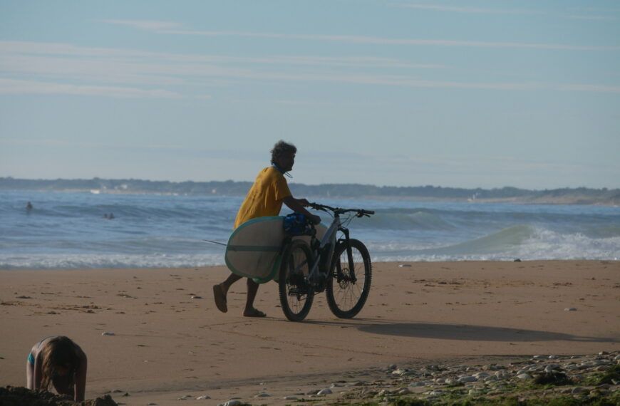 30 brani consigliati da artisti indie per la giornata mondiale della bicicletta