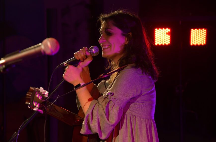 La nuova canzone d’autore ha residenza in “Via Giardini” e vive con Chiara Effe