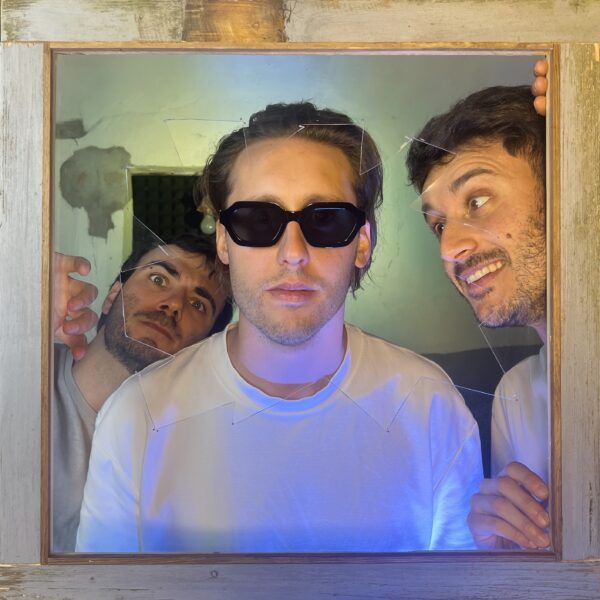 Mezzanotte: ecco “Finestre”, nuovo video del trio toscano