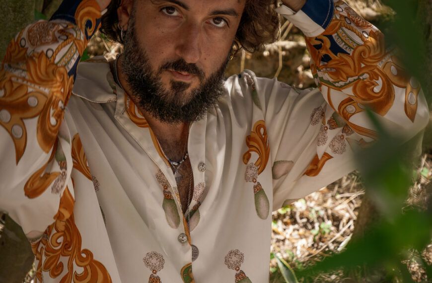 Cinque oggetti, una casa e il mondo di Martino Adriani