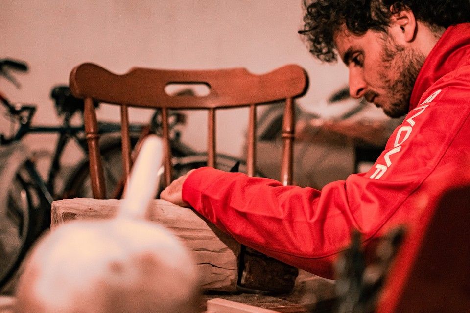 La notte arriva anche dove sei tu: “Un’altra buonanotte” è il nuovo singolo di Adriano Saponaro